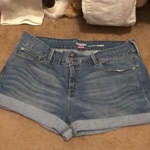 LEVIS SHORTS